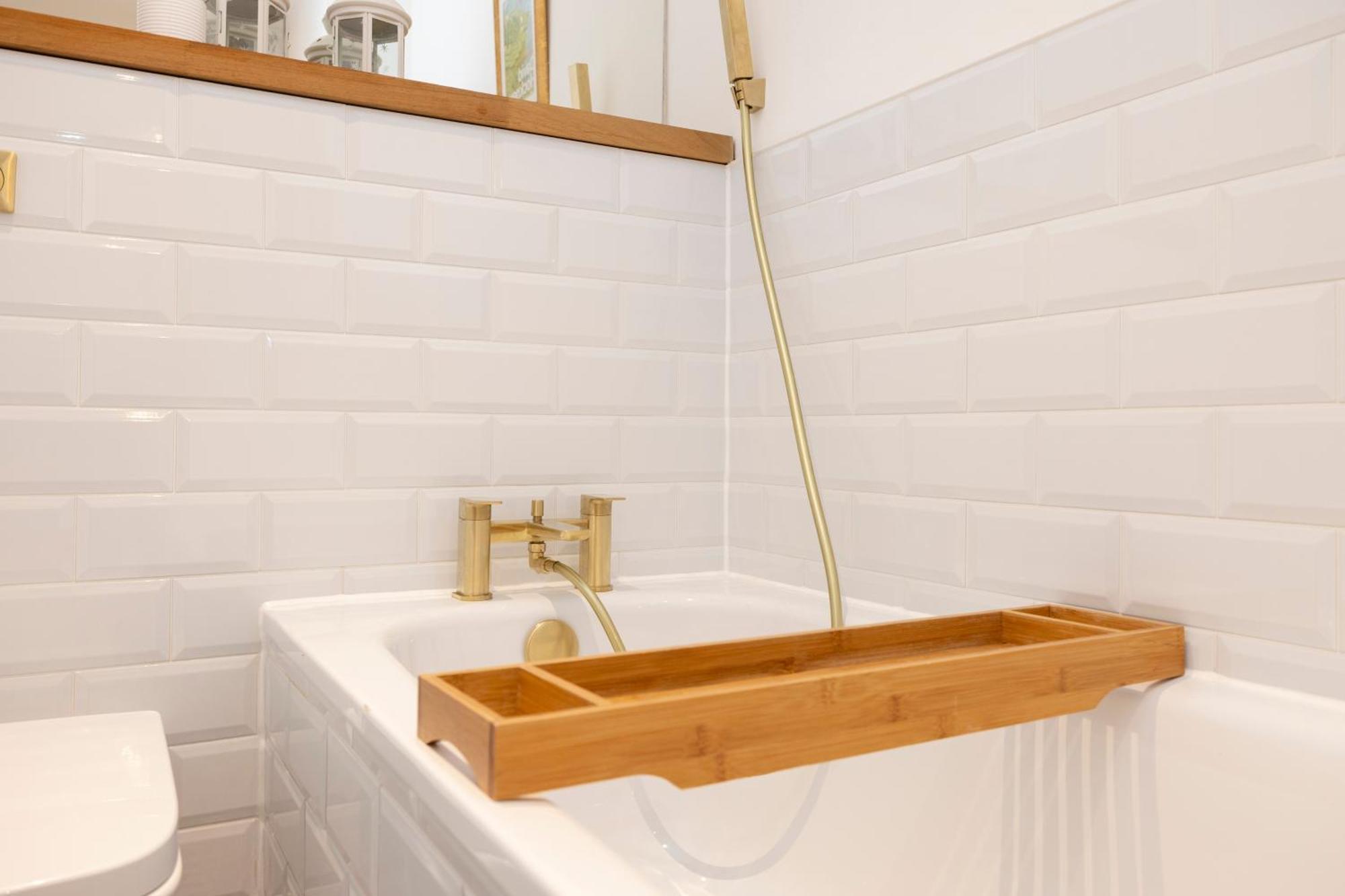 Апартаменты Elegant Stockbridge 2-bedroom - Ground Floor Эдинбург