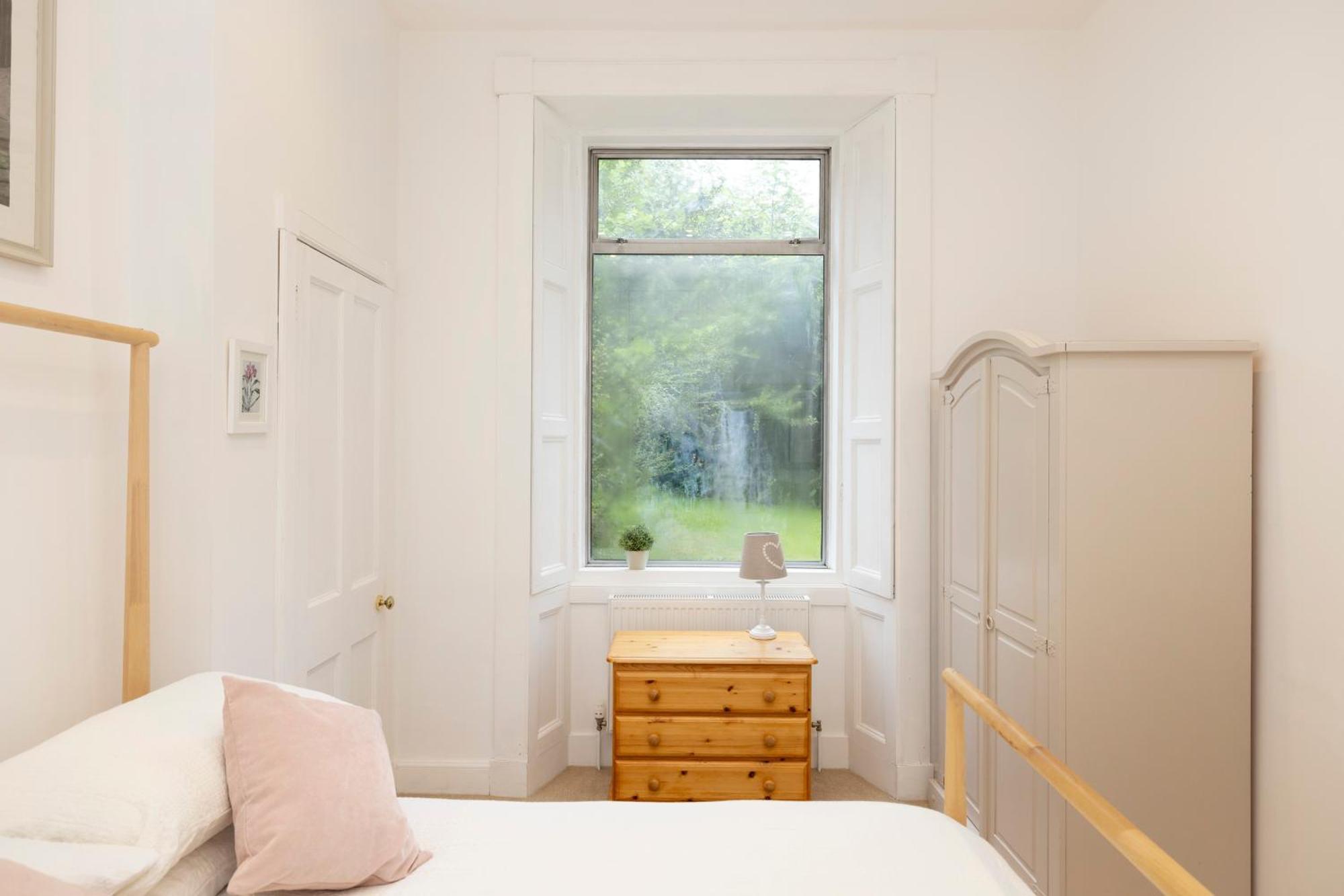 Elegant Stockbridge 2-bedroom - Ground Floor Апартаменты *